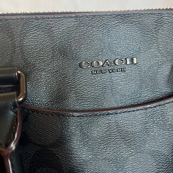 SOLD 🌹COACH Beckett Pocket Brief In Signature Canvas - Picture 2 of 10